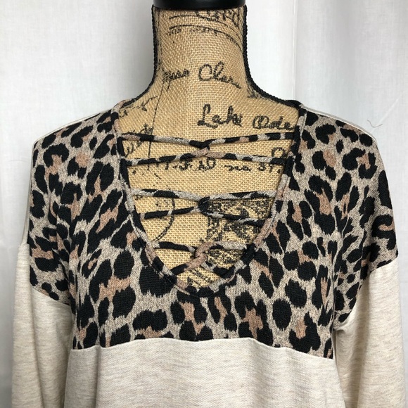 Color Block Cheetah Knit Top - Picture 5 of 7